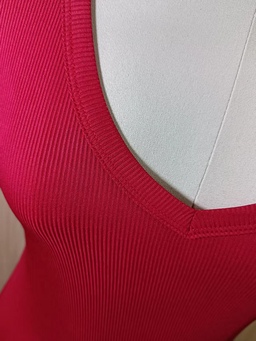 Slim Fit Ribbed V Neck Short Sleeve Tee - Red - 2