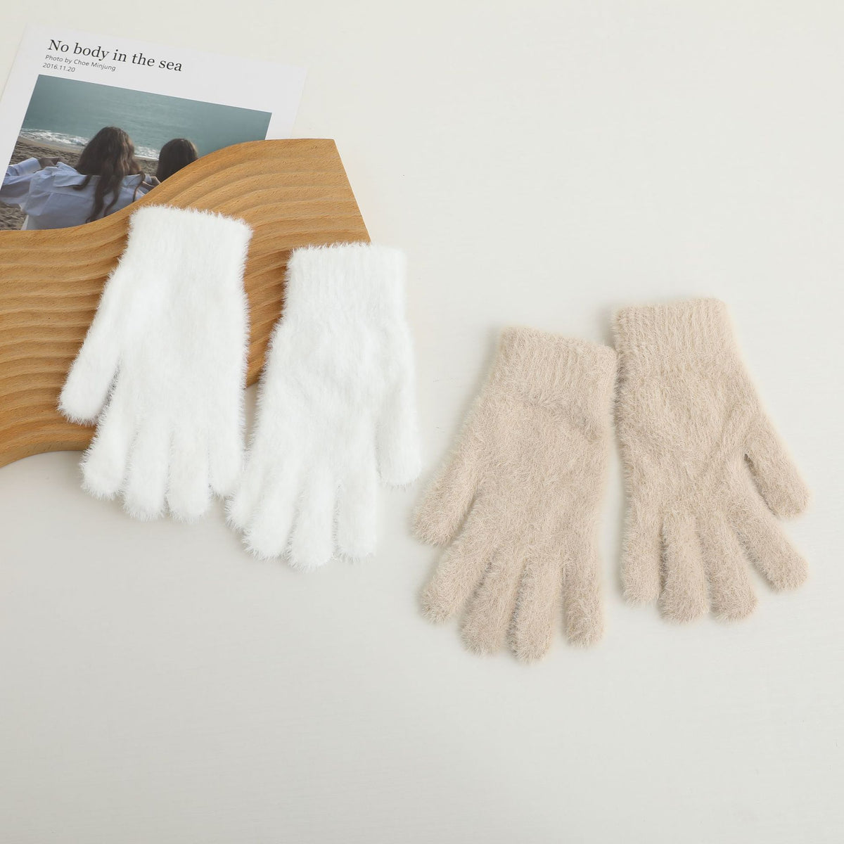 Fluffy Plush Touchscreen Winter Gloves - White - 3