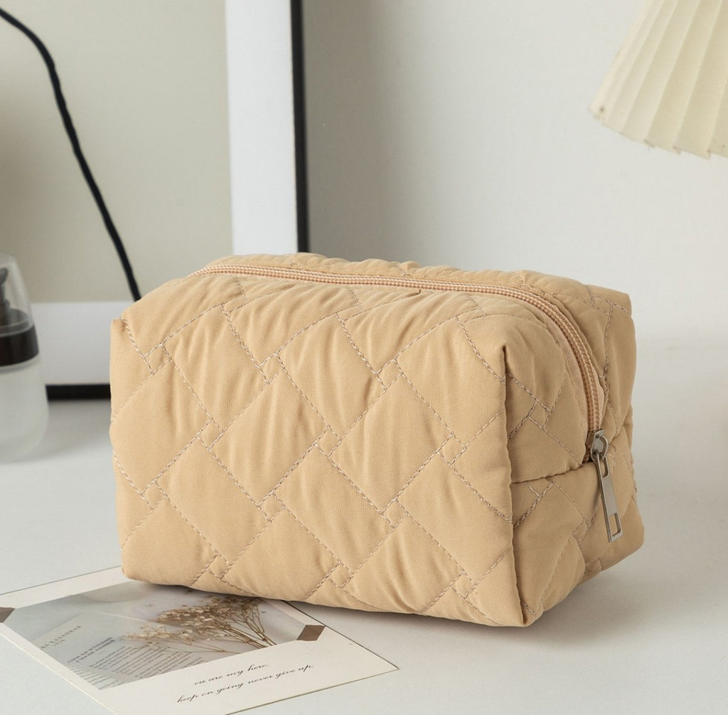 Quilted Boxy Makeup Bag With Zip Closure - NO37