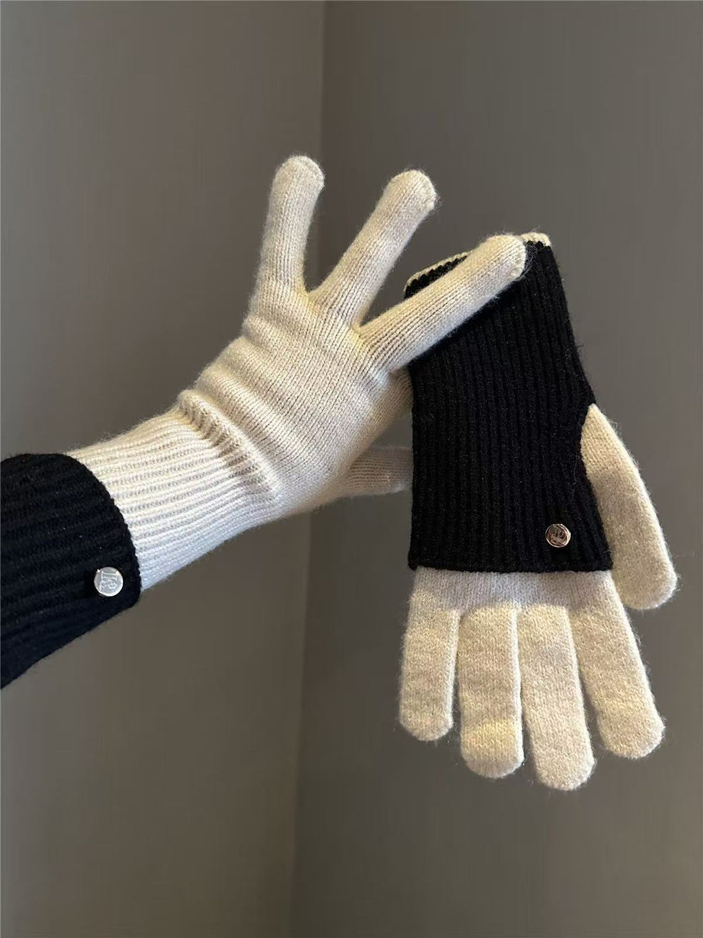 Colorblock Fold Over Ribbed Cuff Knit Gloves - WhiteBlack