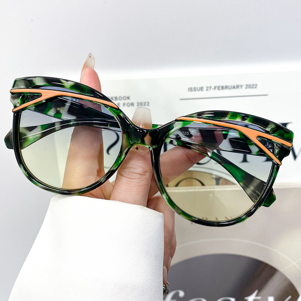 Oversized Round Sunglasses With Brow Bar Accent - Decor_G - 1