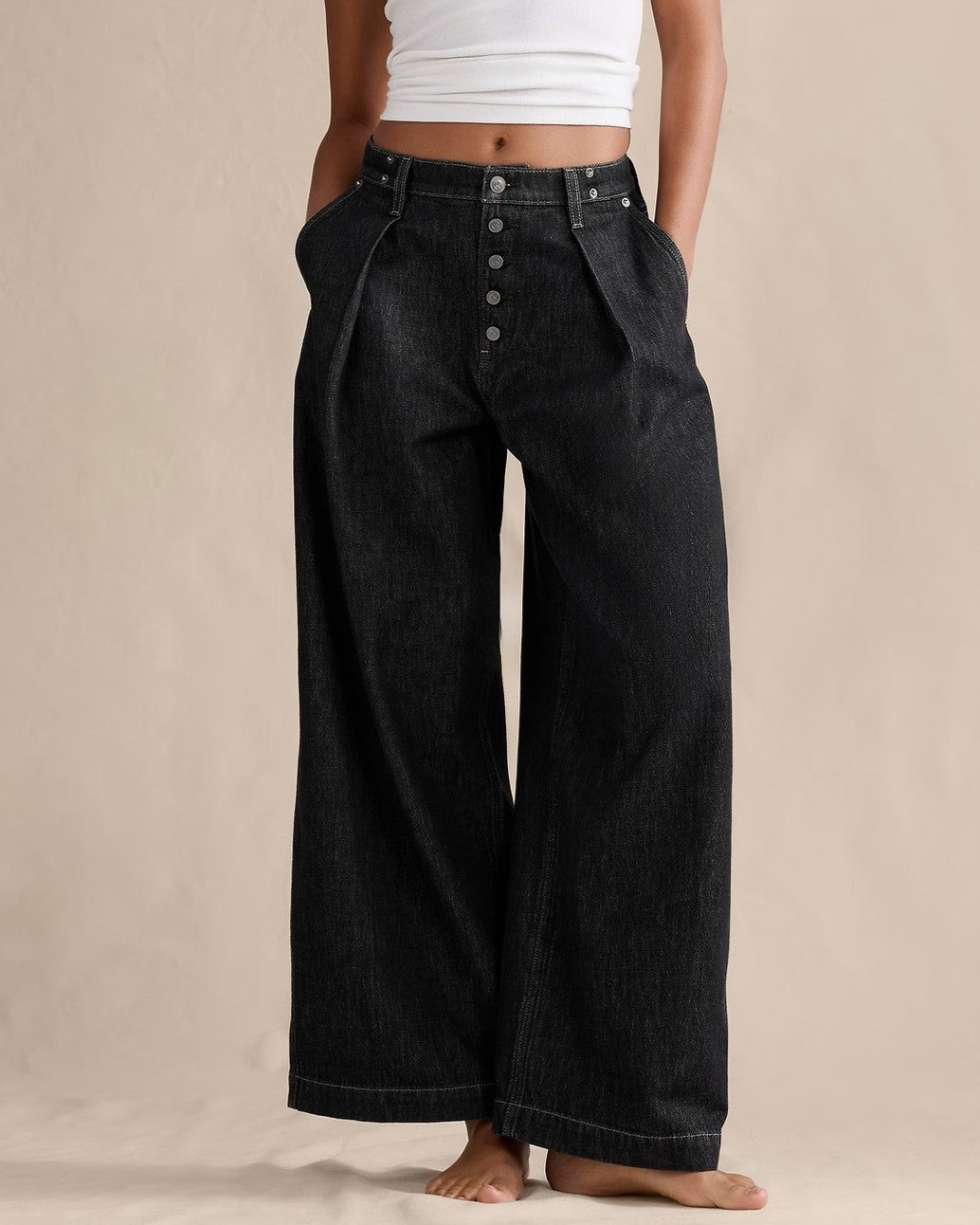 Pleated Wide Leg Button Fly Jeans - Black