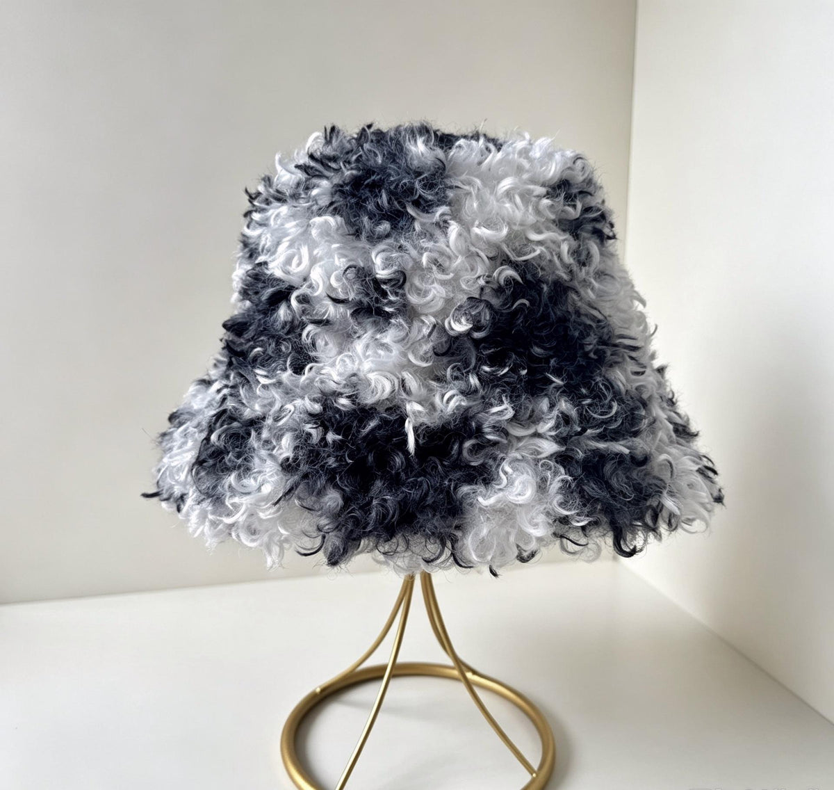 Cozy Curly Faux Fur Bucket Hat With Spot Pattern - Black - 1