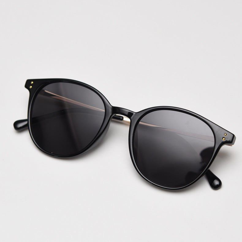 Retro Round Sunglasses With Slim Metal Arms - Black - 2