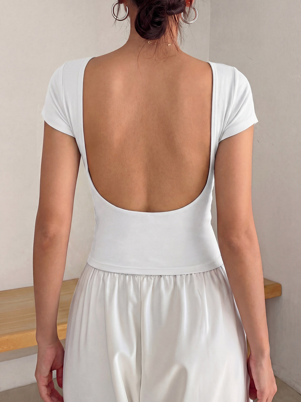 Backless Scoop Fitted Short Sleeve Tee - White