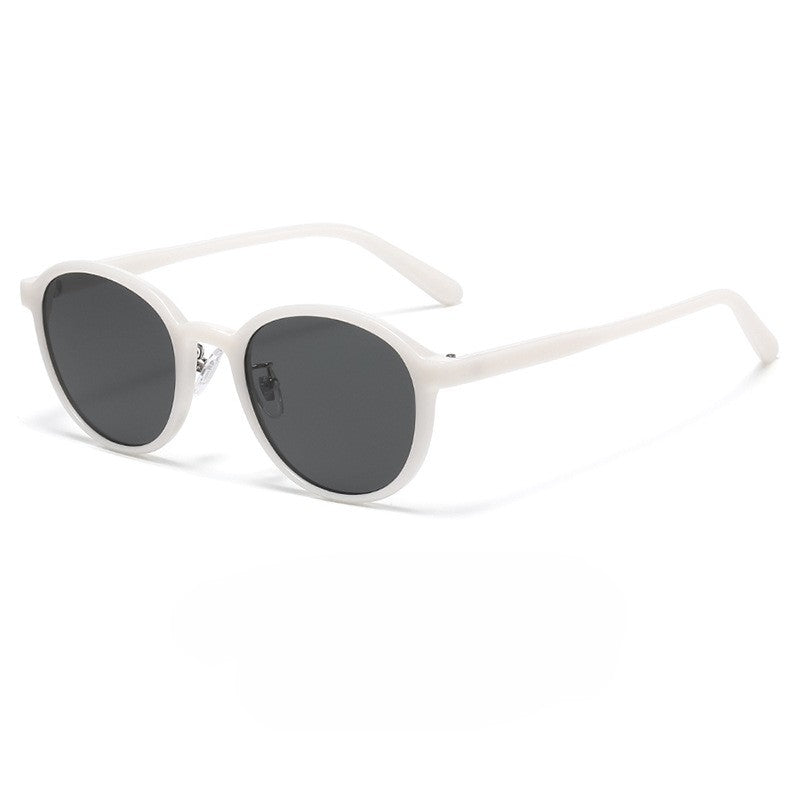 Retro Round Lens Sunglasses with Slim Metal Bridge - White