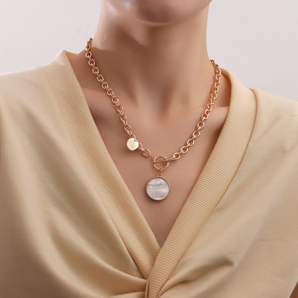 Shell Disc Pendant Layered Chain Necklace