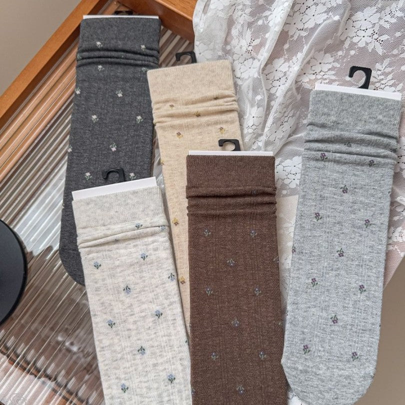 Ditsy Floral Ribbed Slouch Socks