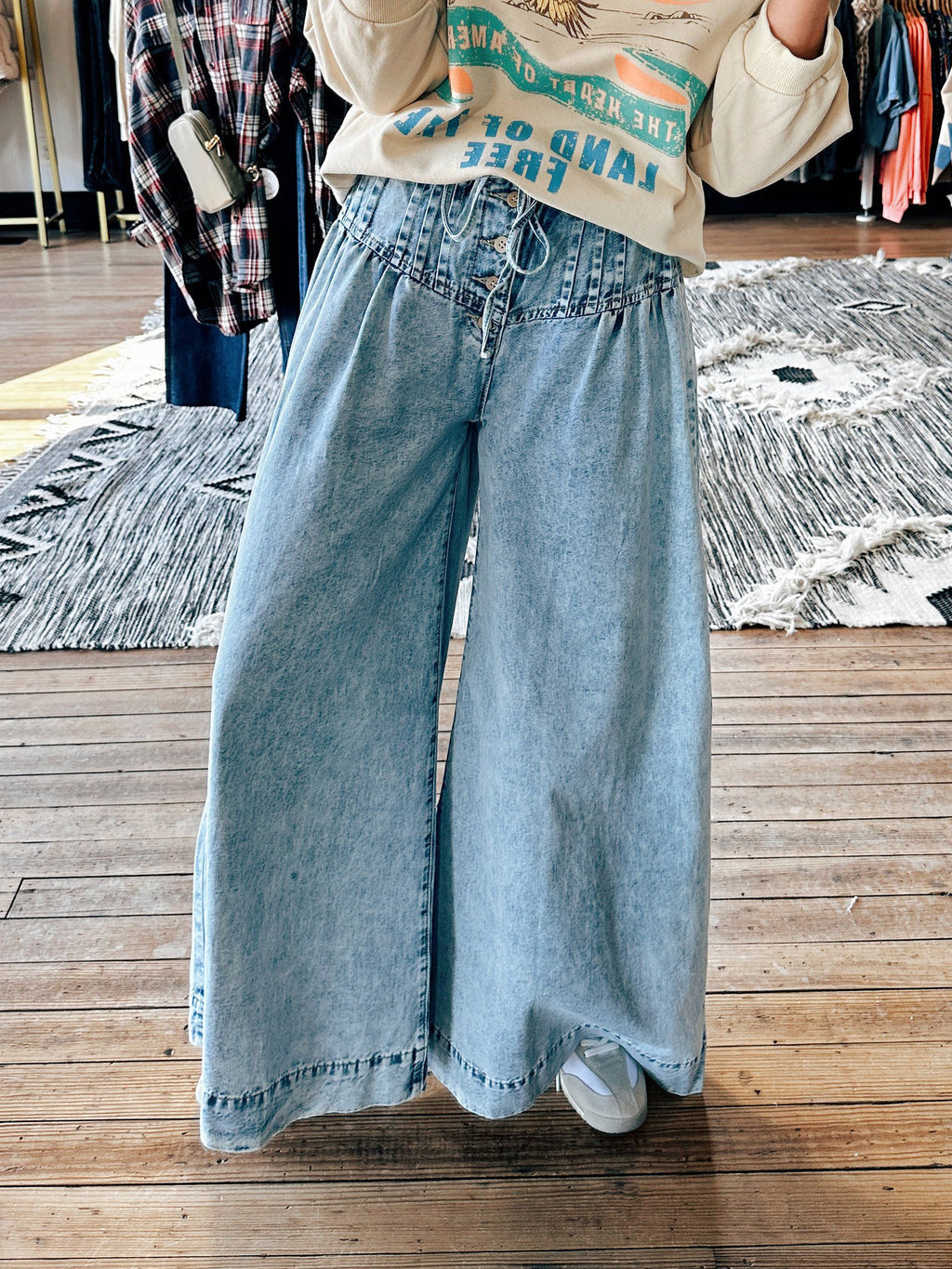 Pleated Button Fly Extra Wide Leg Jeans - Blue