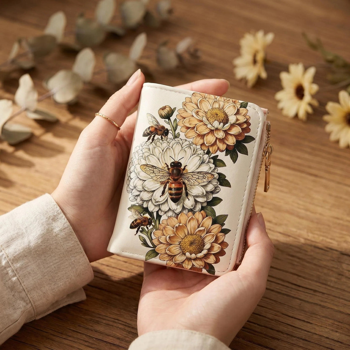 Illustrated Print Bifold Wallet Zip Coin Pocket - Bees - 3