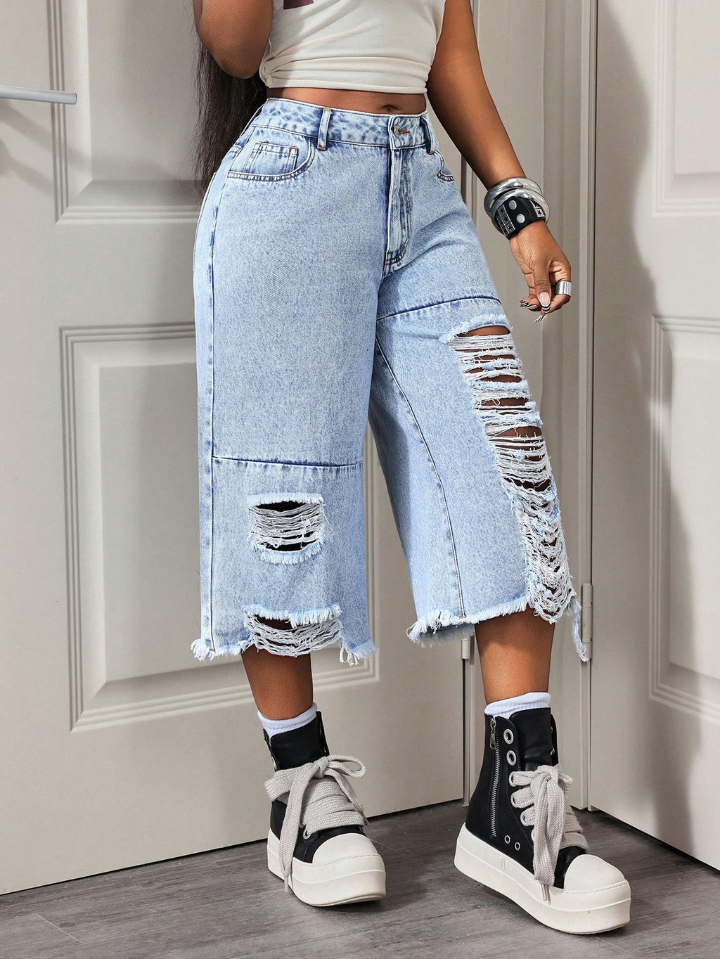 Distressed Wide Leg Denim Bermuda Shorts - Blue - 3