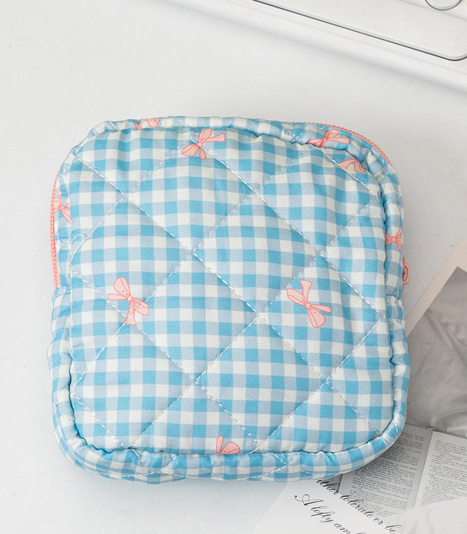 Mini Quilted Gingham And Bow Print Pouch - Blue
