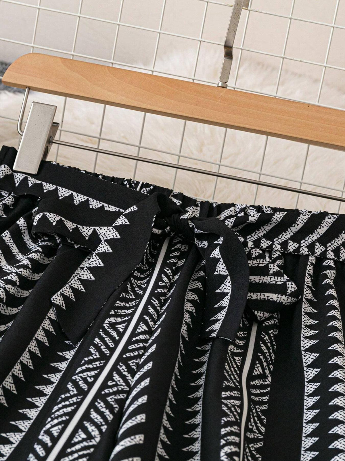 Tie Waist Wide Leg Pants With Geo Stripes - Black - 2