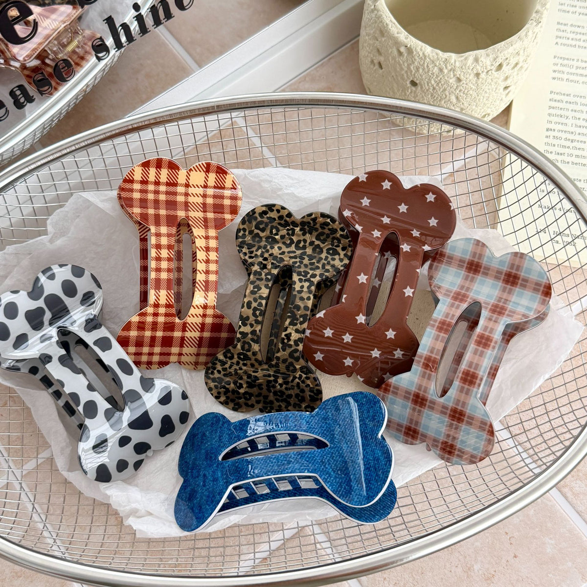 Dog Bone Shaped Snap Hair Clip - view 2