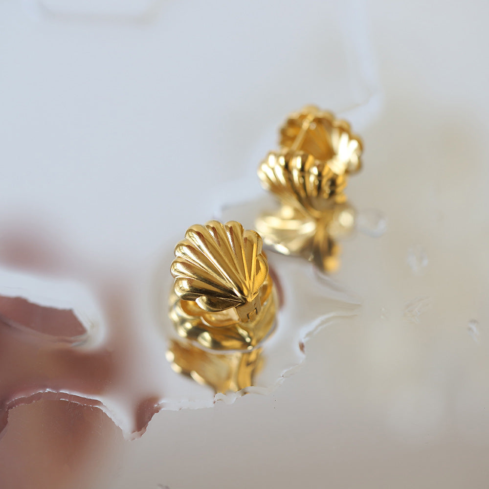 Polished Ridged Scallop Shell Earrings - Gold - 1