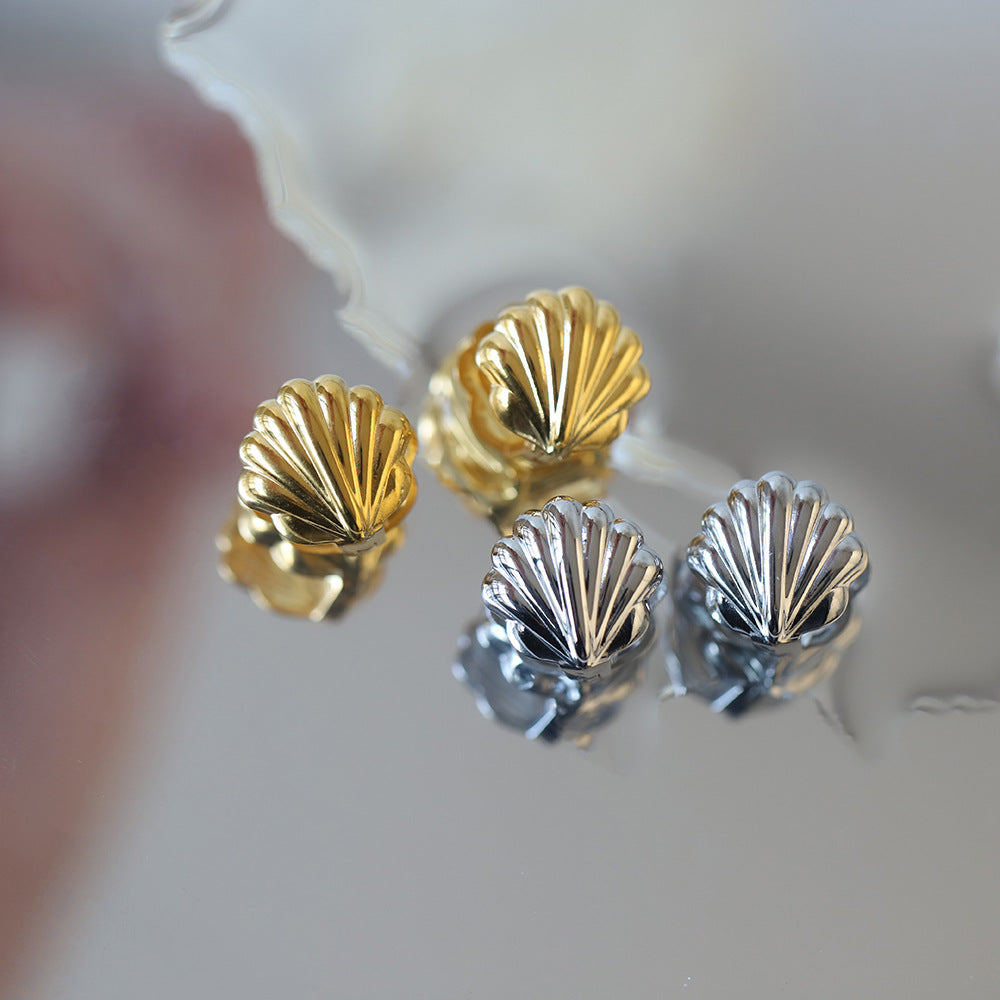 Polished Ridged Scallop Shell Earrings - Gold - 3