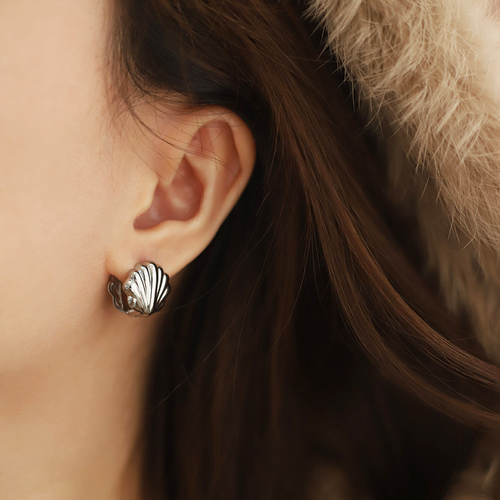 Polished Ridged Scallop Shell Earrings - Silvery - 3