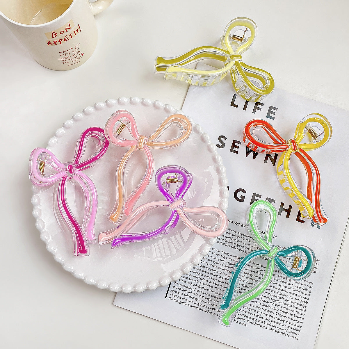 Ribbon Outline Bow Claw Hair Clip - view 1