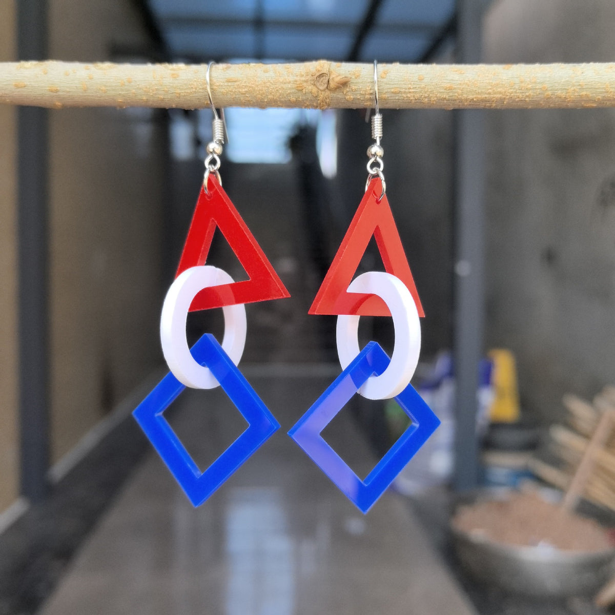 Cut Out Geometric Link Dangle Earrings - Triangle