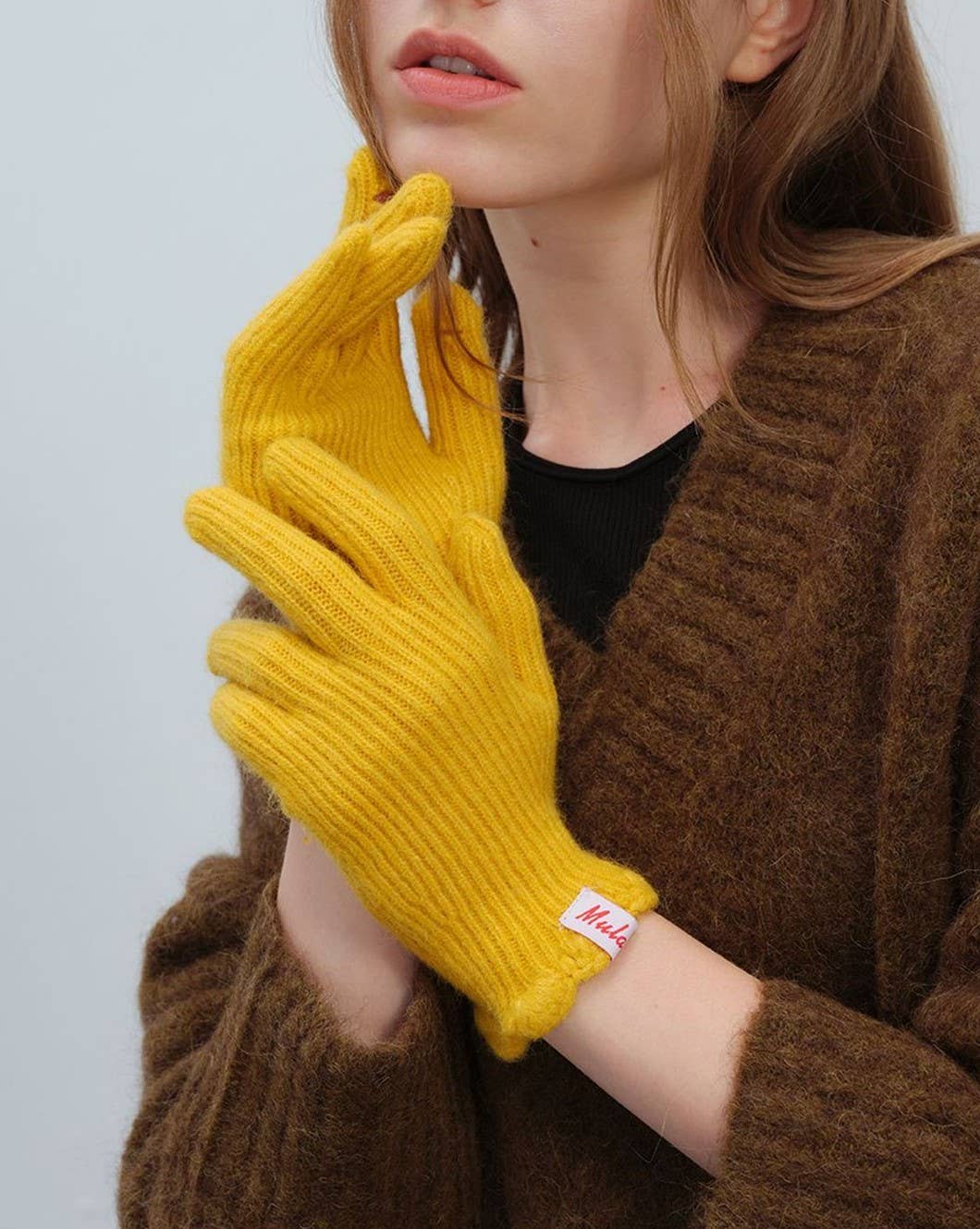 Ribbed Knit Gloves With Ruffle Cuff