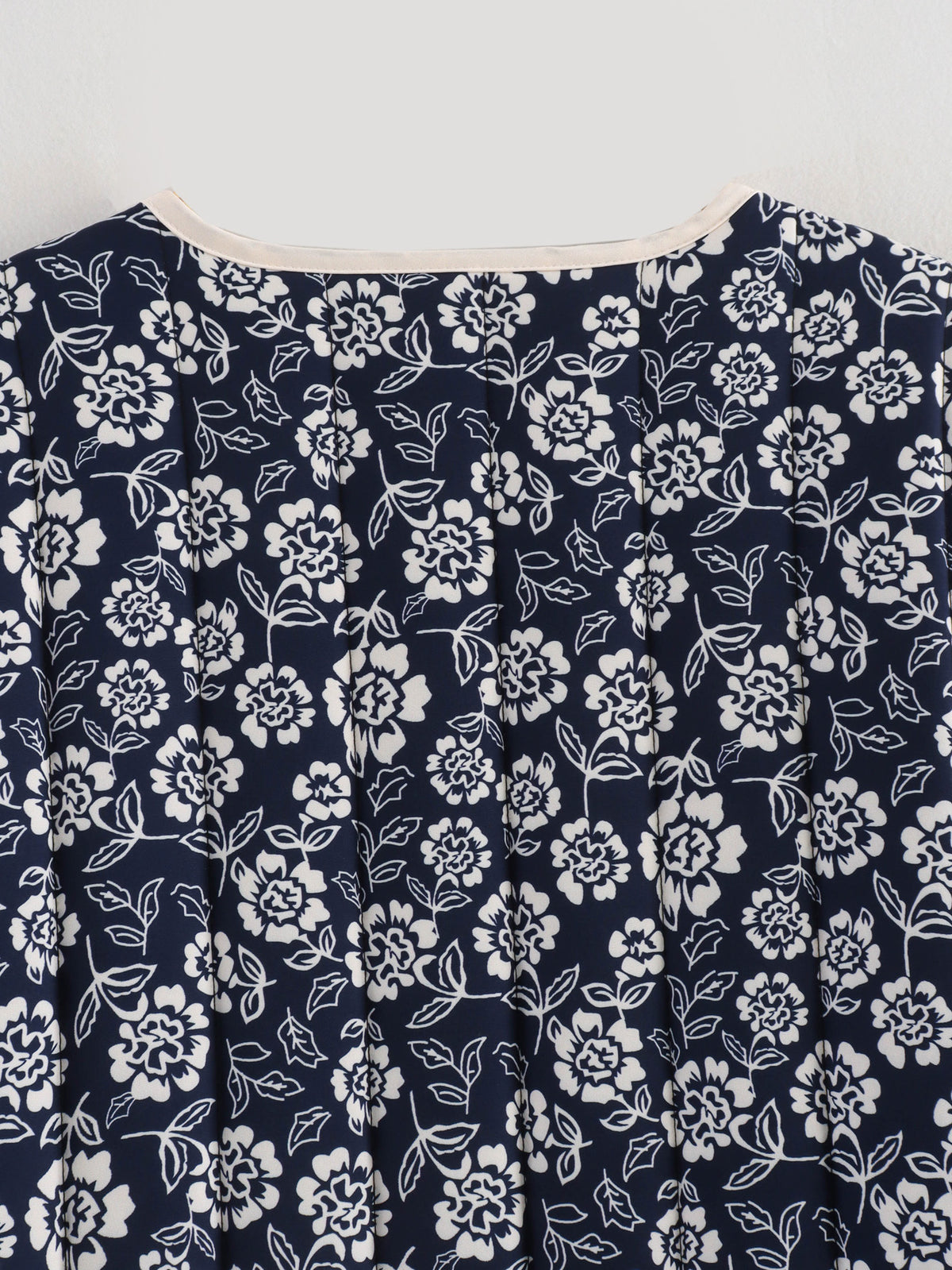 Floral Quilted V Neck Jacket With Pockets - Navy - 4
