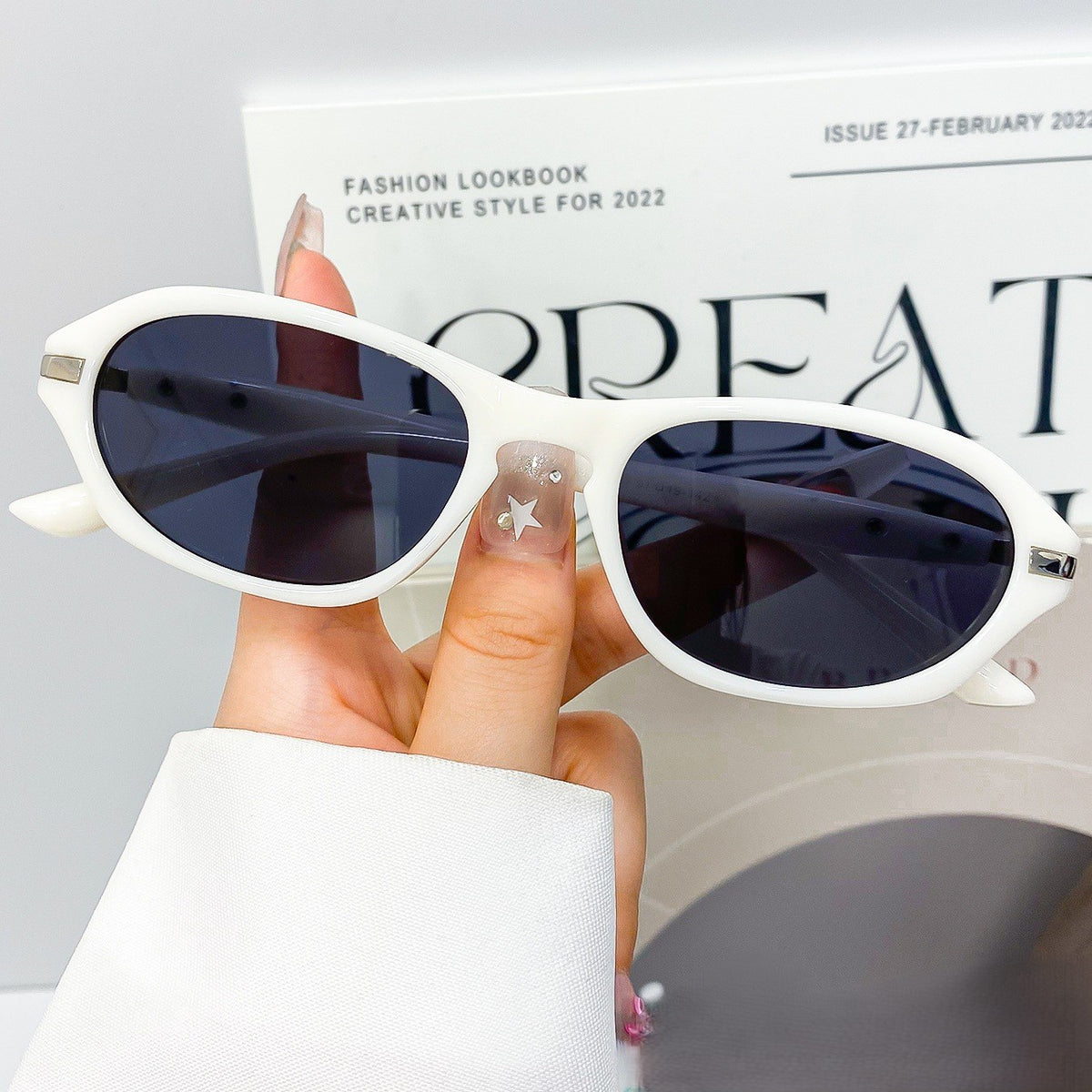 Retro Angular Oval Sunglasses for Women - White