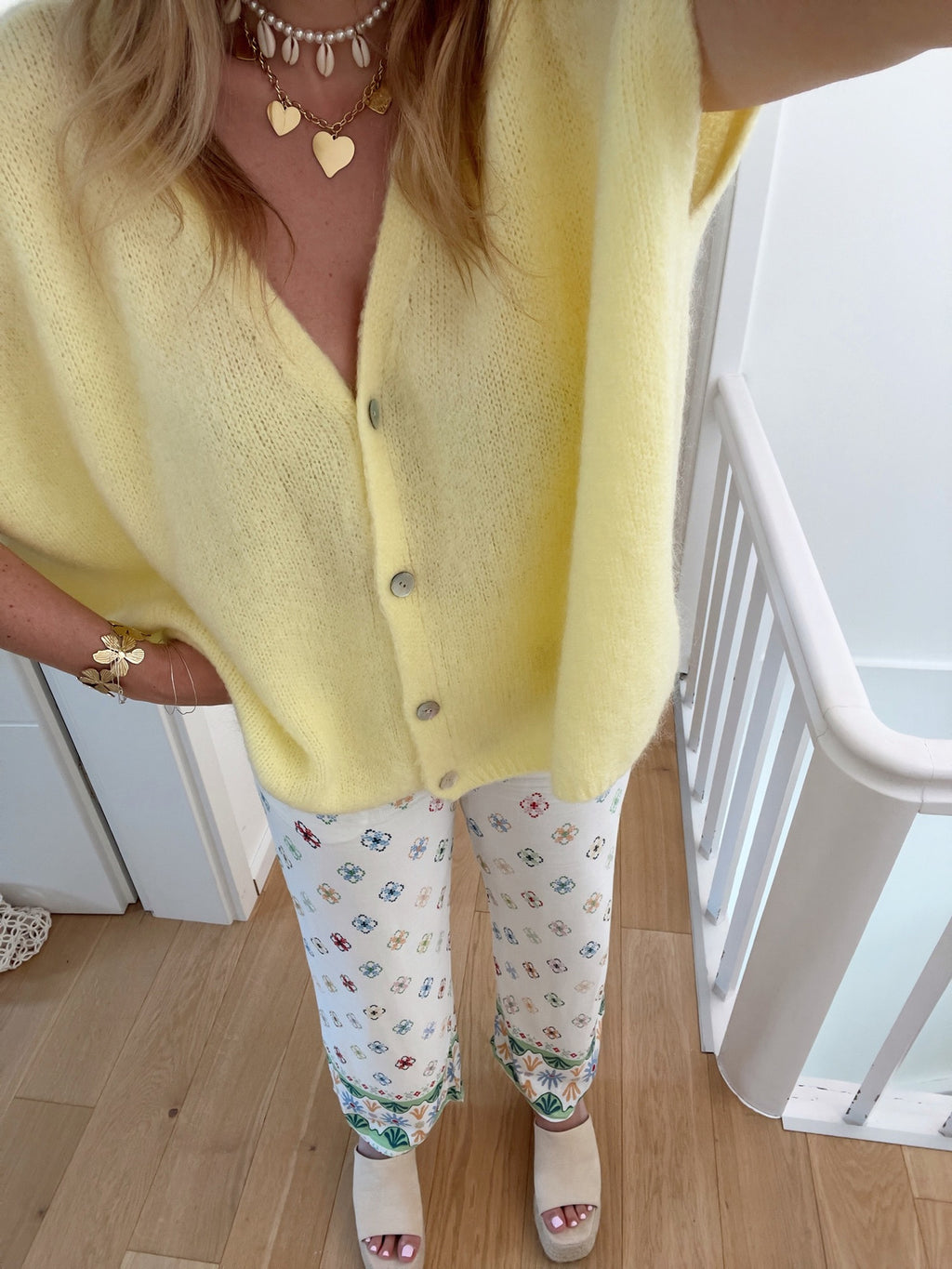 Cap Sleeve Buttoned Knit Cardigan Vest - Yellow - 1