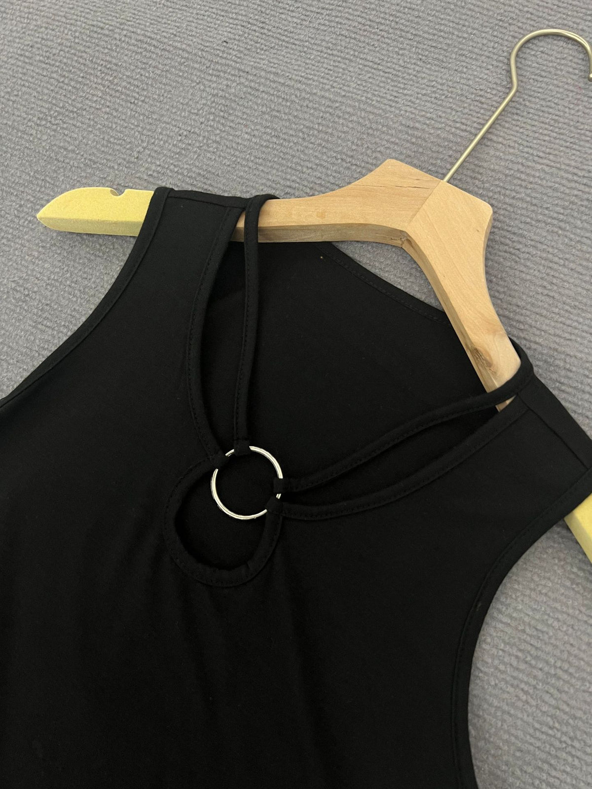 Ring Detail Cutout Sleeveless Tank Top - Black - 4