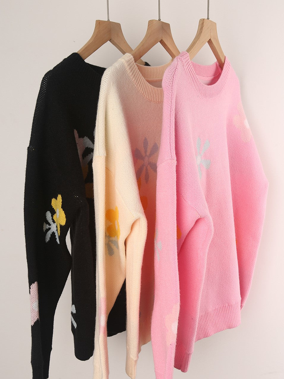Retro Daisy Jacquard Crewneck Knit Sweater - Black - 2