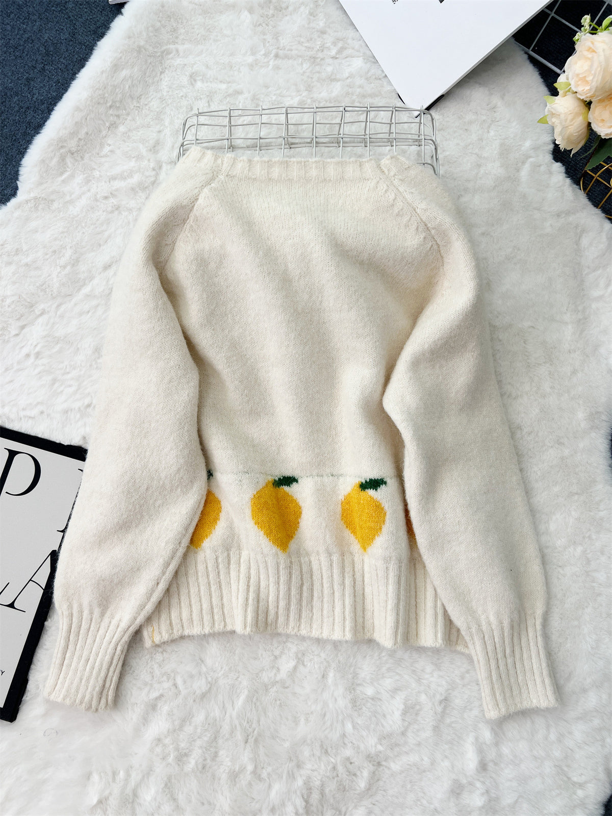 Lemon Motif Crew Neck Knit Cardigan - White - 2