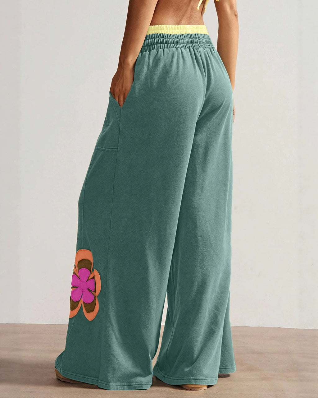 Wide Leg Sweatpants With Retro Flower Patches - Green - 2