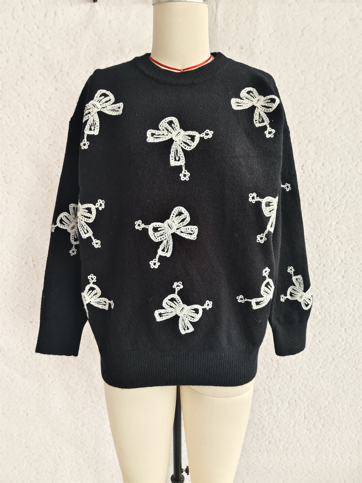 Bow Embroidered Crewneck Knit Sweater - Black
