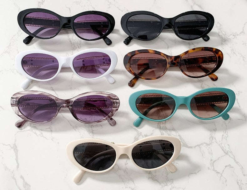 Chain Detail Temple Oval Sunglasses