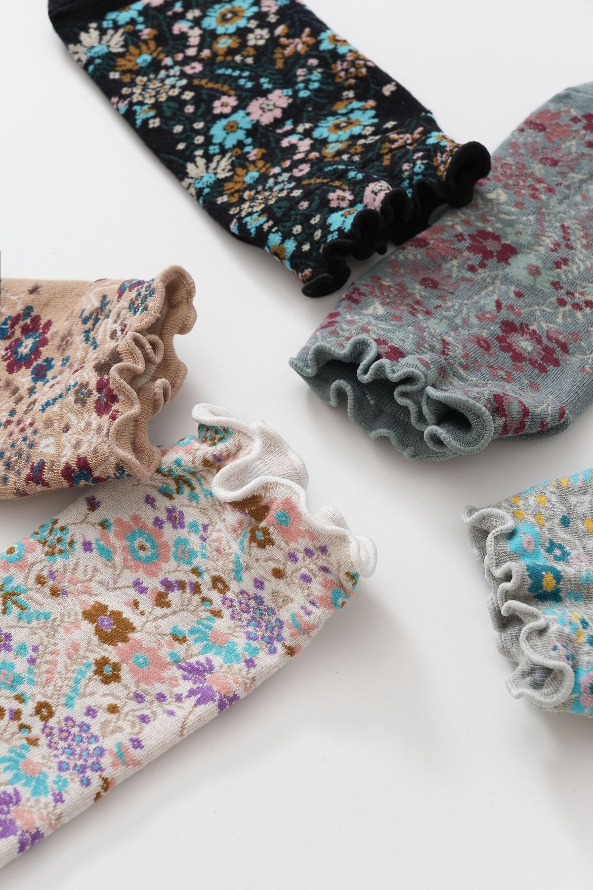Ditsy Floral Grip Socks With Ruffle Cuff - White - 2