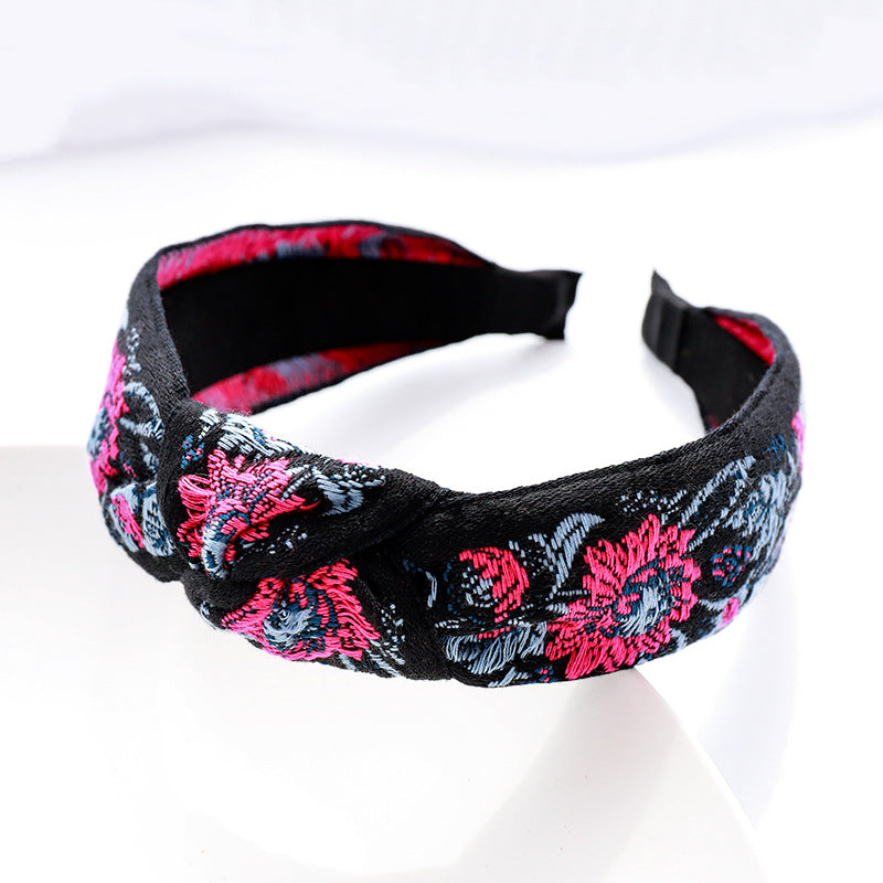 Wide Embroidered Headband With Folk Floral Pattern - B1