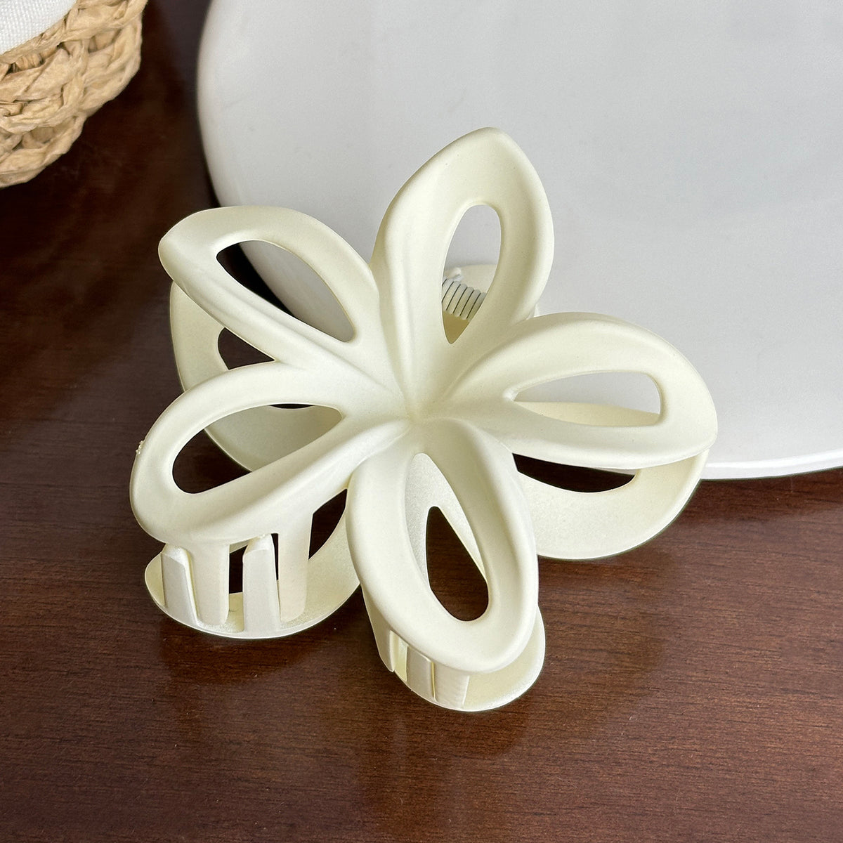 Matte Hollow Flower Claw Clip - White