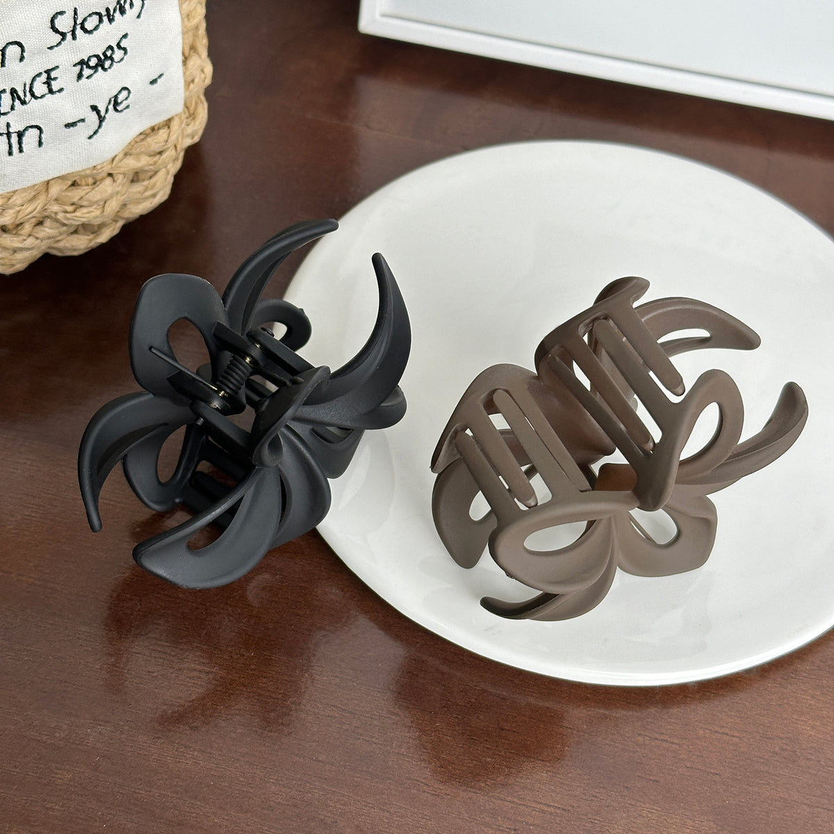 Matte Hollow Flower Claw Clip - view 2