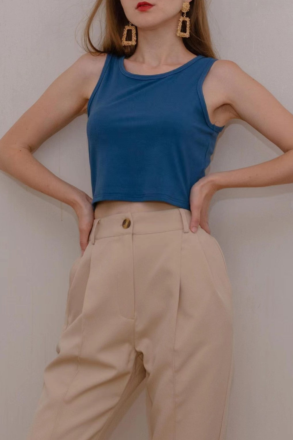 Ribbed Crewneck Cropped Tank Top - view 4