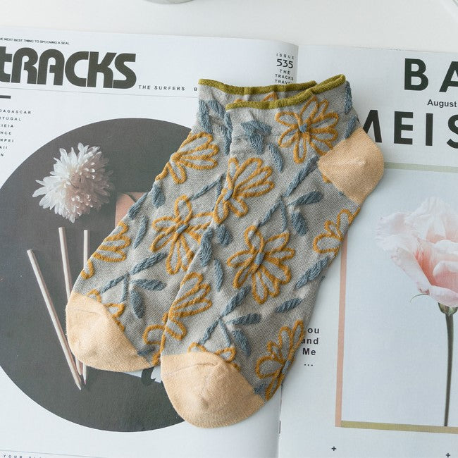 Sheer Floral Embroidered Ankle Socks - Beige