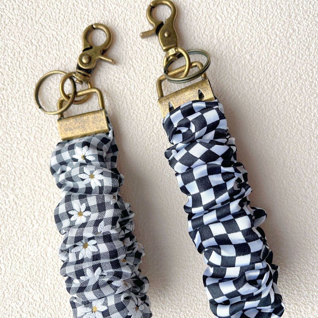 Gingham Floral Scrunchie Wristlet Keychain - Color_2 - 3