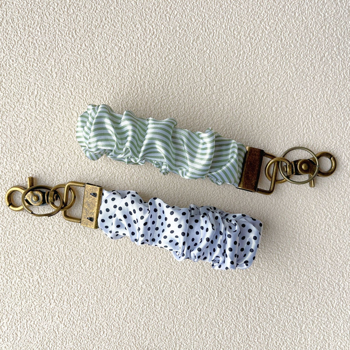 Gingham Floral Scrunchie Wristlet Keychain - Color_4 - 1