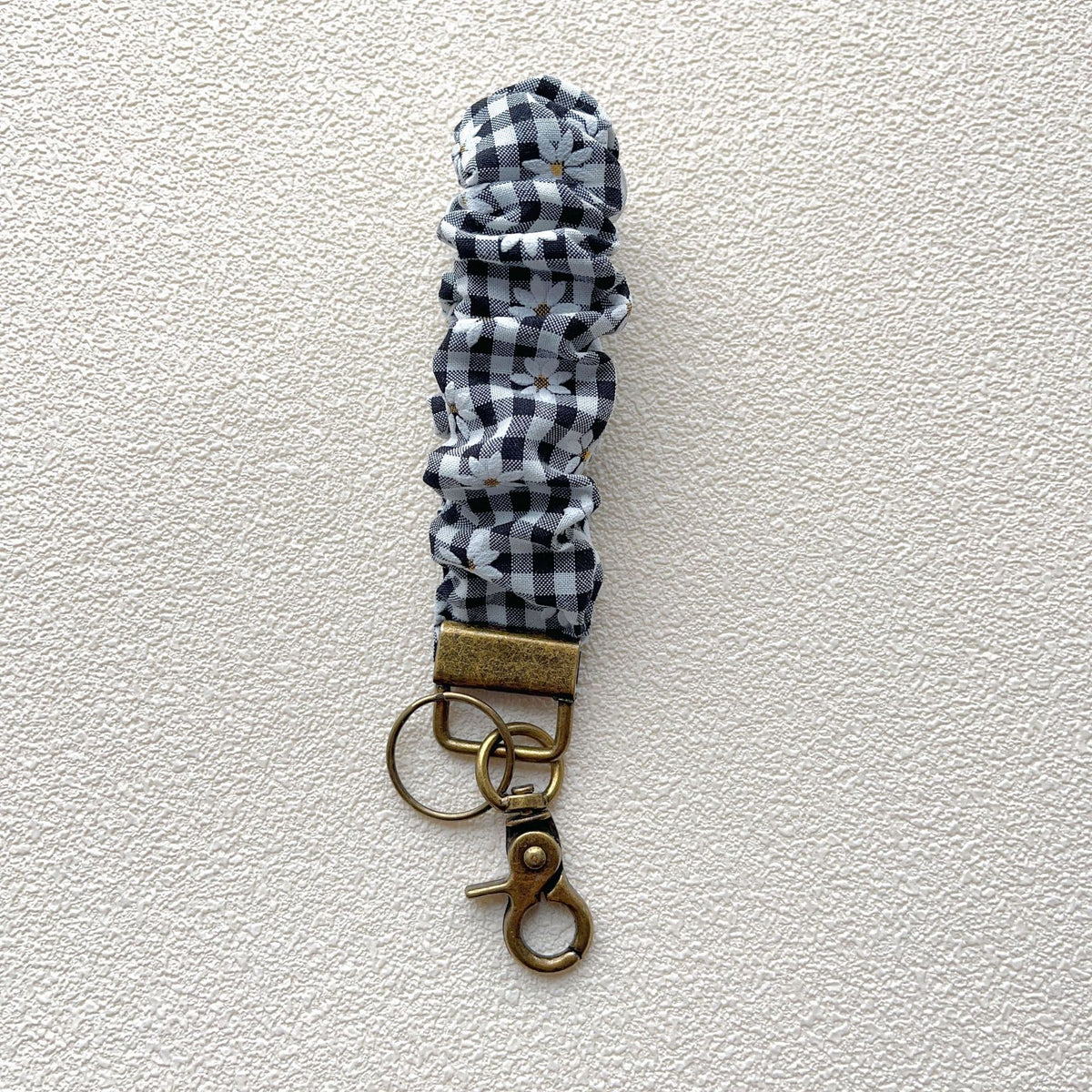 Gingham Floral Scrunchie Wristlet Keychain - Color_5