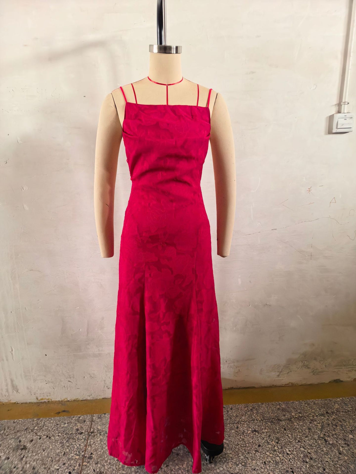 Floral Jacquard Lace Open Back Maxi Dress - Red