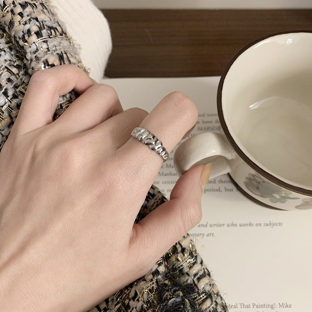 Ridged Croissant Twist Open Band Ring - Silvery - 4