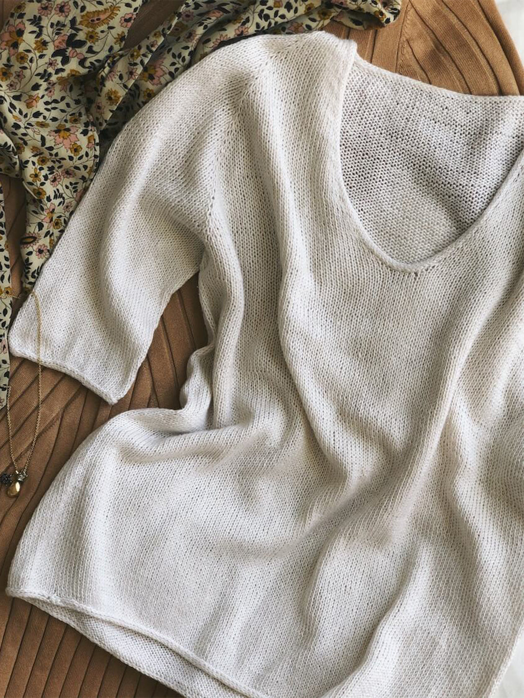 Relaxed Knit V Neck Short Sleeve T-Shirt - White