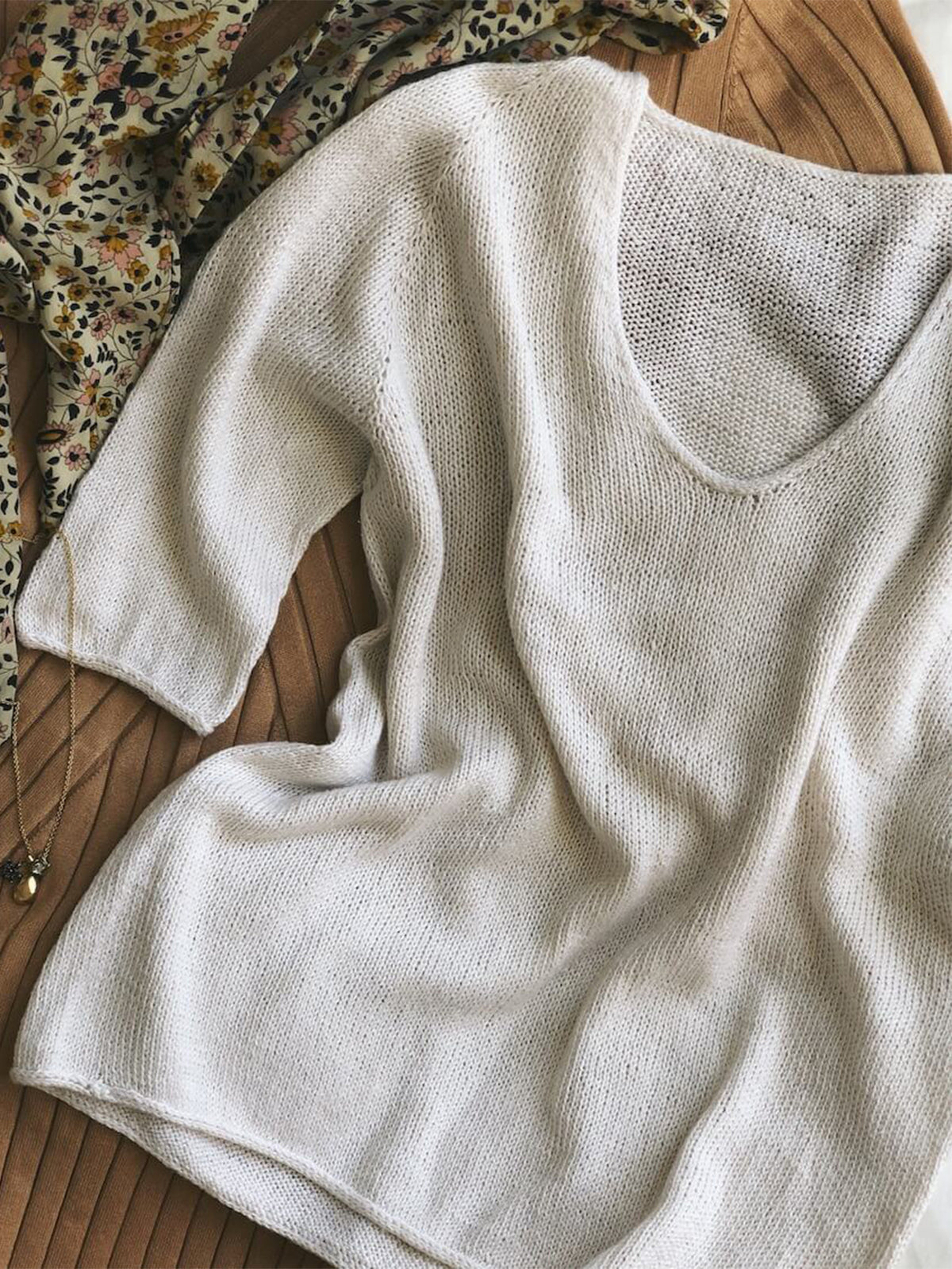 Relaxed Knit V Neck Short Sleeve T-Shirt - White