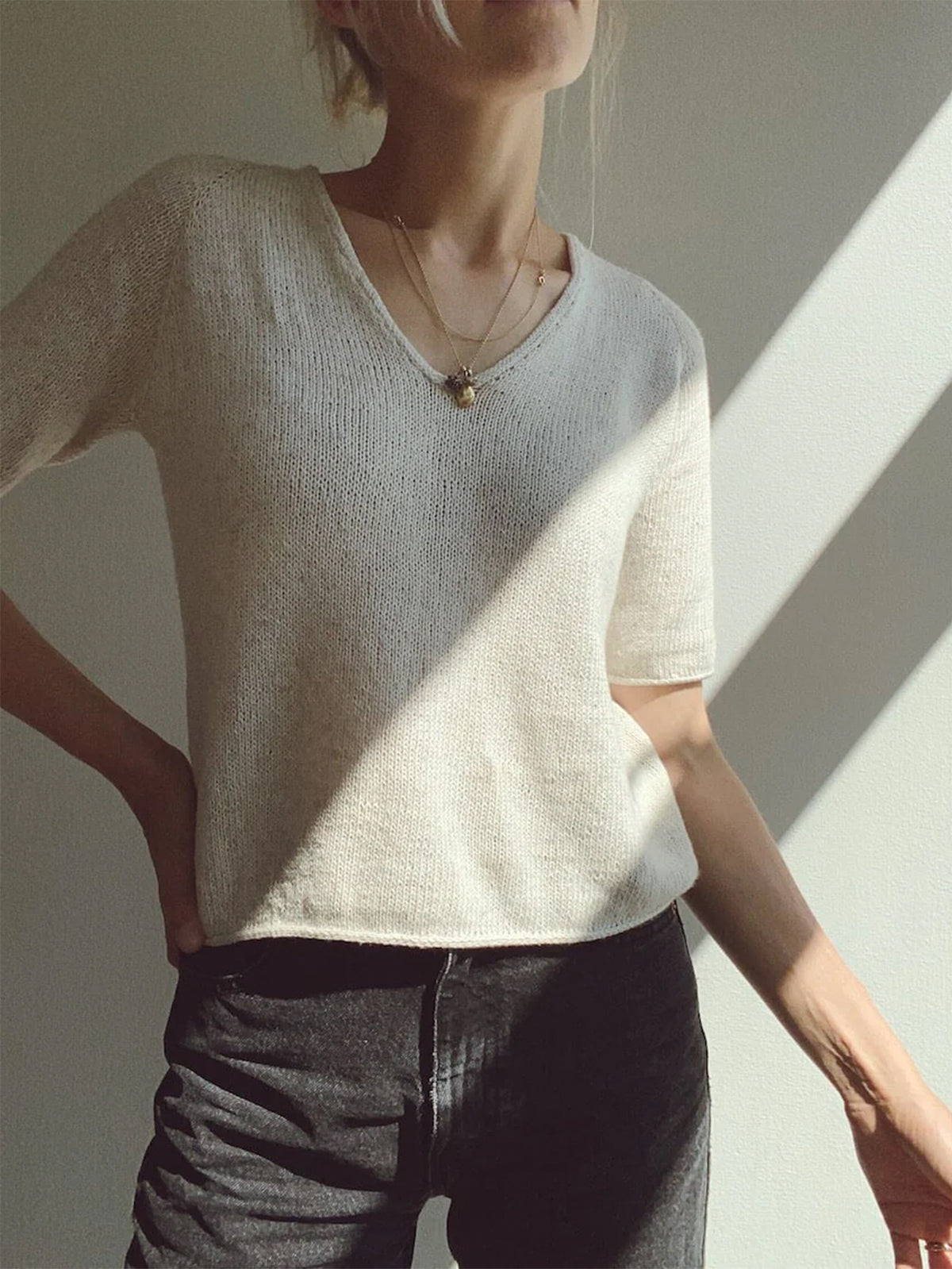 Relaxed Knit V Neck Short Sleeve T-Shirt - White - 2