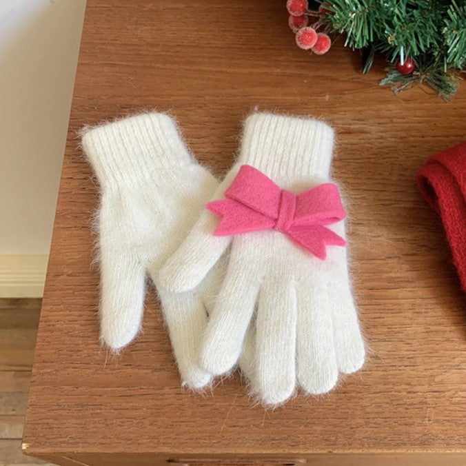 Fuzzy Knit Gloves With Contrast Bow - White