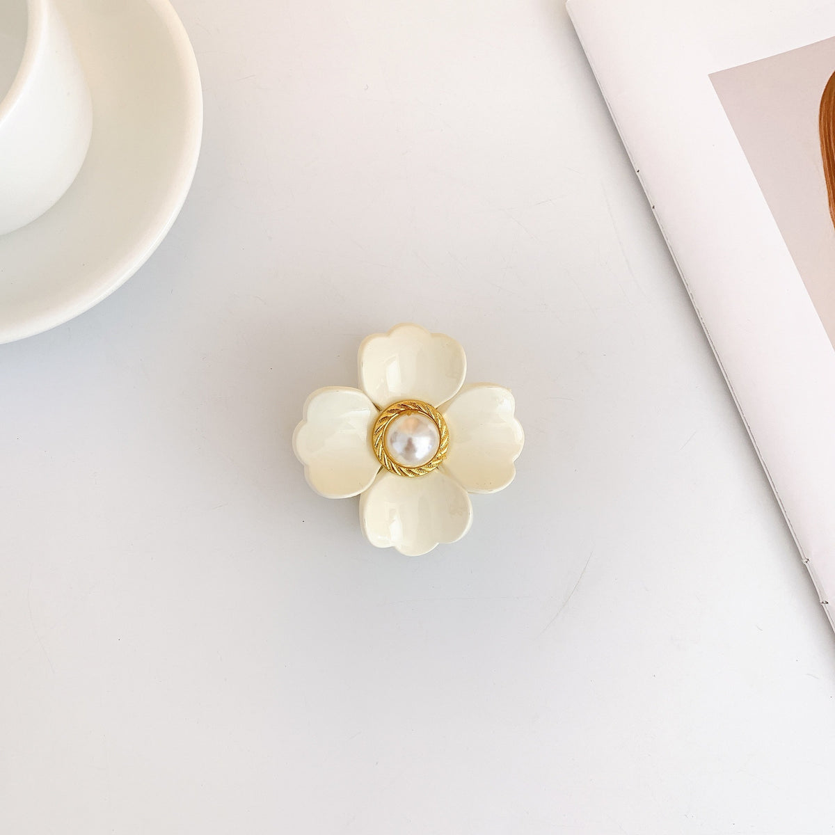 Pearl Centre Flower Hair Claw Clip - White