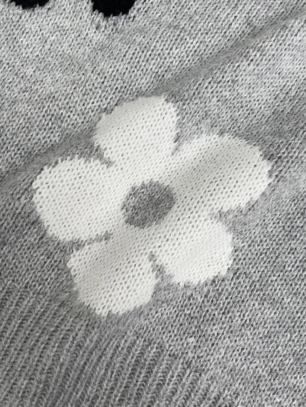 Retro Daisy Intarsia Knit Jumper - Grey - 4
